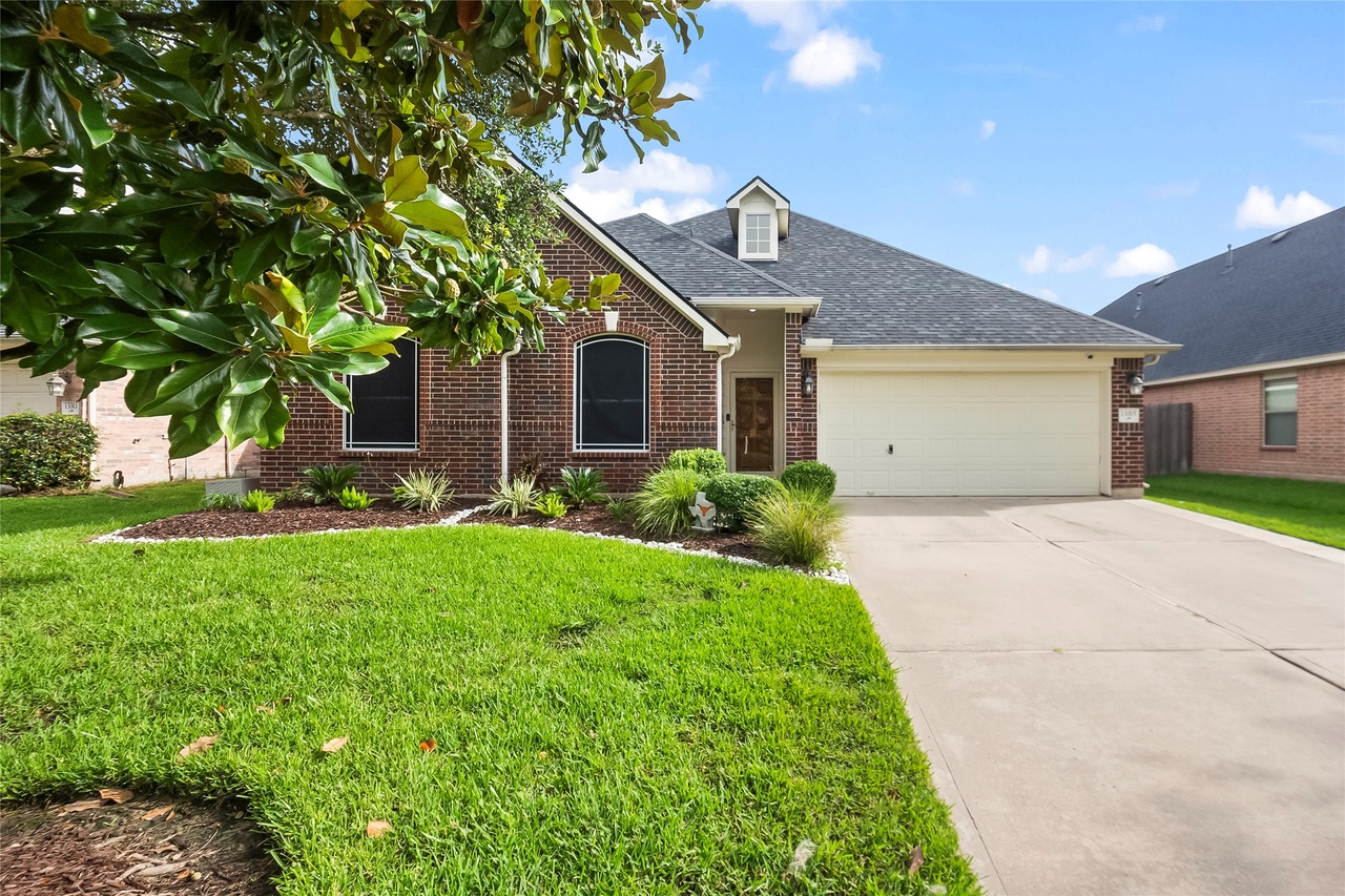 Houston, TX 77044 | 4 beds | 2 baths| $329,900